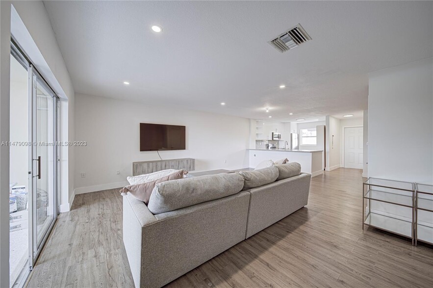 Building Photo - 8329 SW 137th Ave