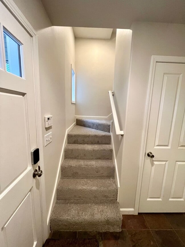 Building Photo - Capitol Hill/Madison Valley Townhouse