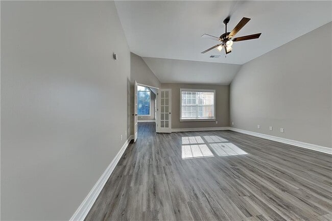 Building Photo - 805 River Valley Dr