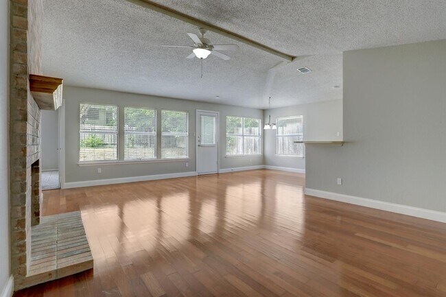Building Photo - 911 Isernia Dr