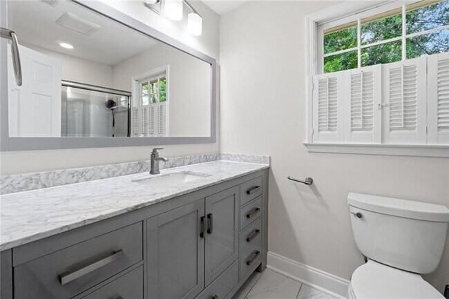 Building Photo - 3731 Dunwoody Club Dr
