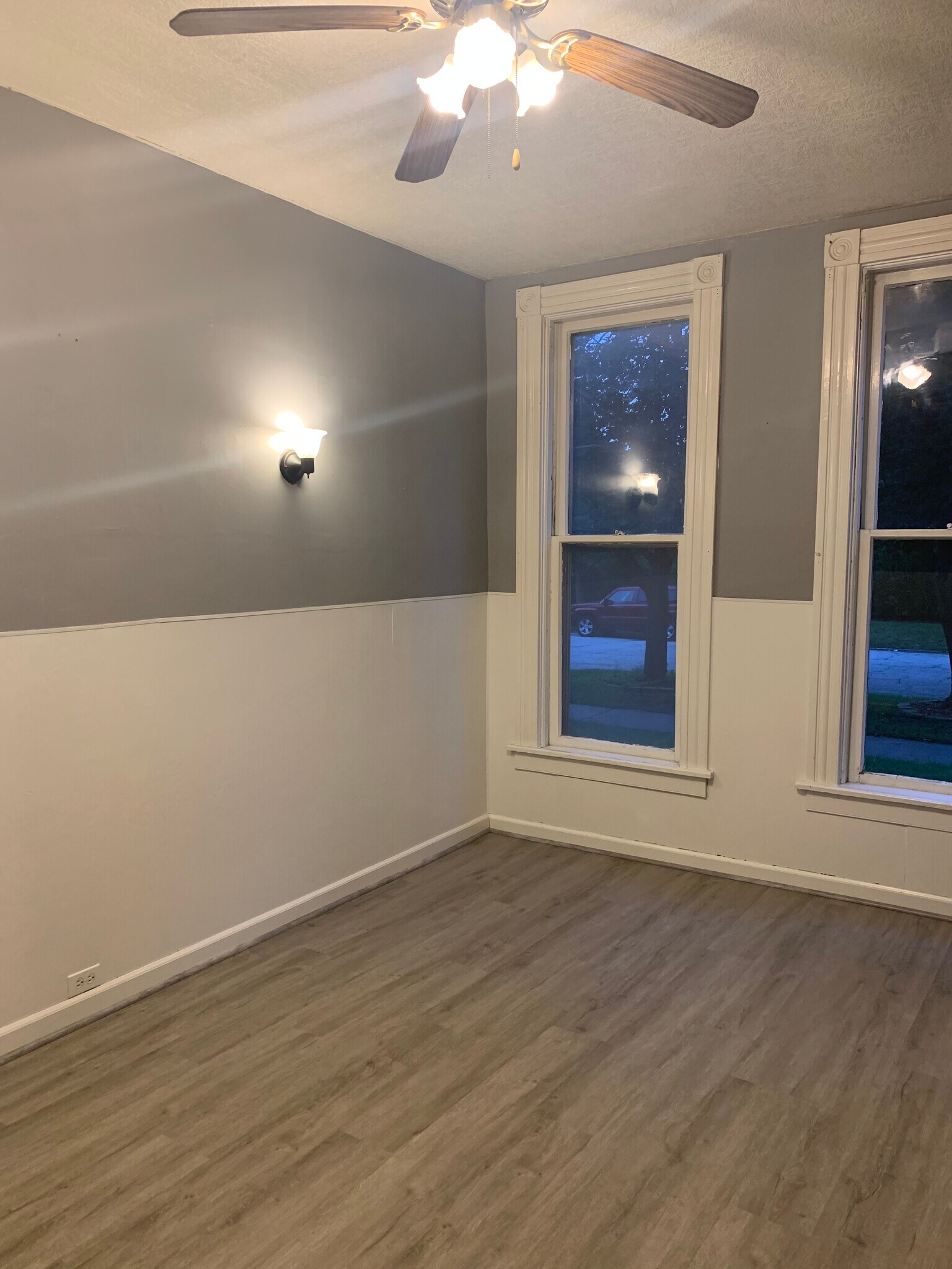 Building Photo - 816 N Sheridan St