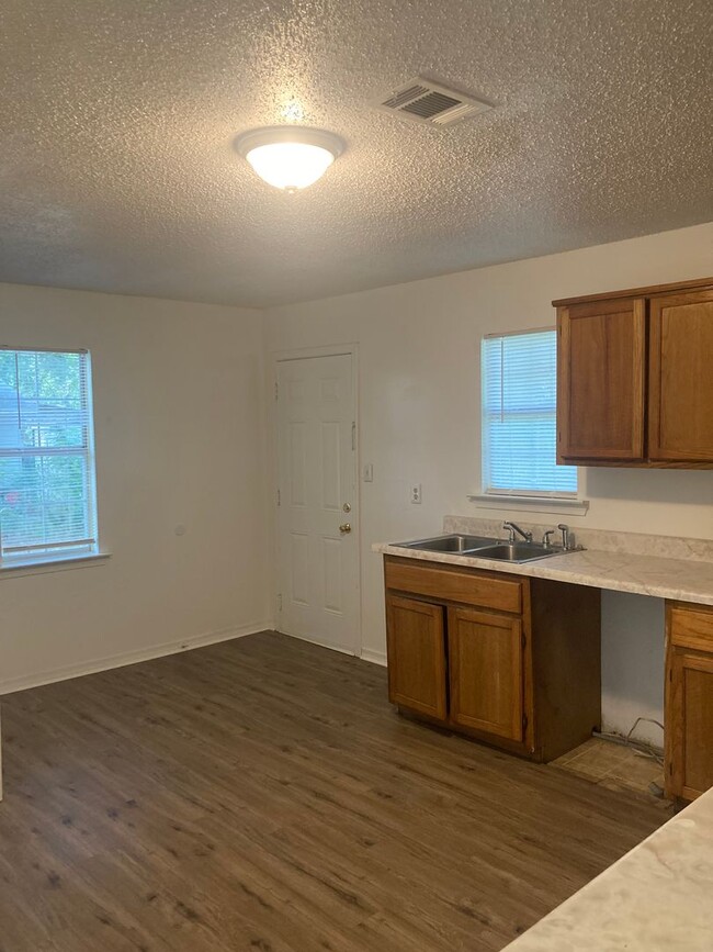 Building Photo - Woolmarket 3 Bedroom
