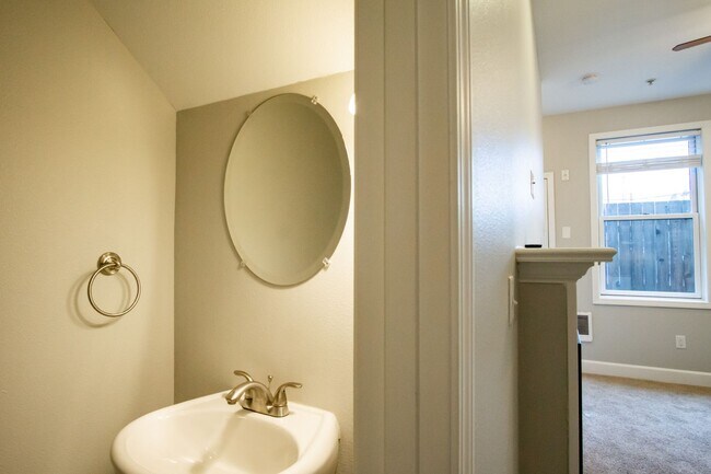 Building Photo - Contemporary Townhouse w Electric Fireplace, DW, & Juliette Balcony!