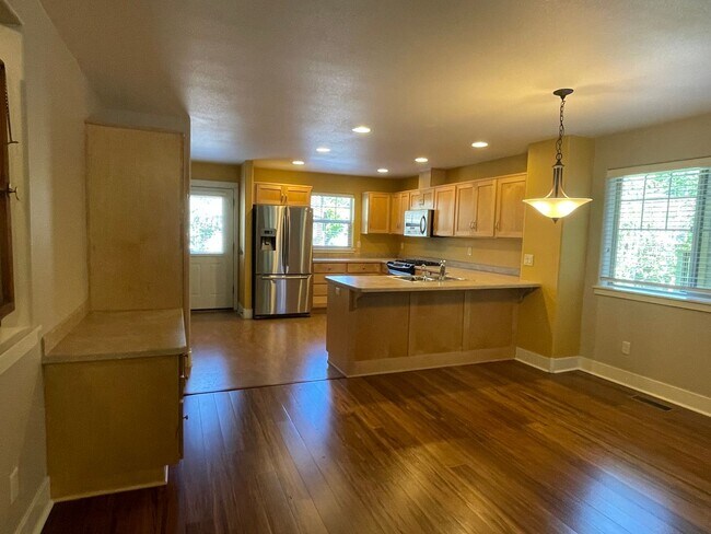 Building Photo - 1862 NW Shevlin Park Rd