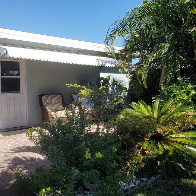 Building Photo - 202 W High Point Terrace