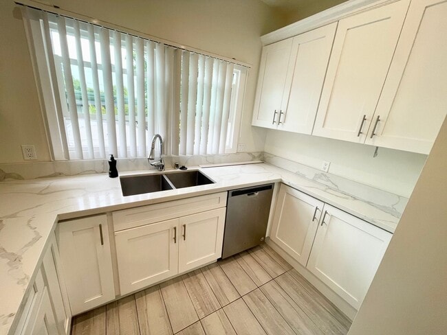 Building Photo - ***1 Bed 1 Bath apartment in the most desirable part of Pasadena***