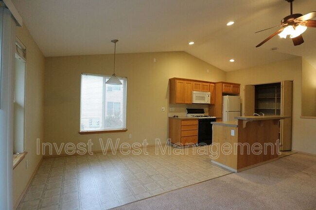 Building Photo - 1830 SE 11th Ave