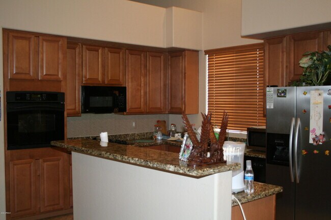 Building Photo - 8851 W Augusta Ave