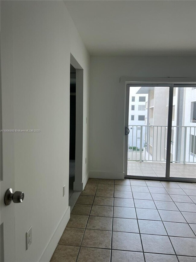 Building Photo - 395 NE 21st St