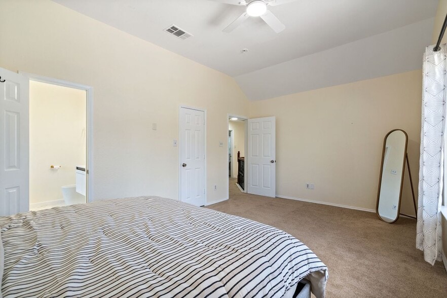 Building Photo - 1339 Barclay Dr