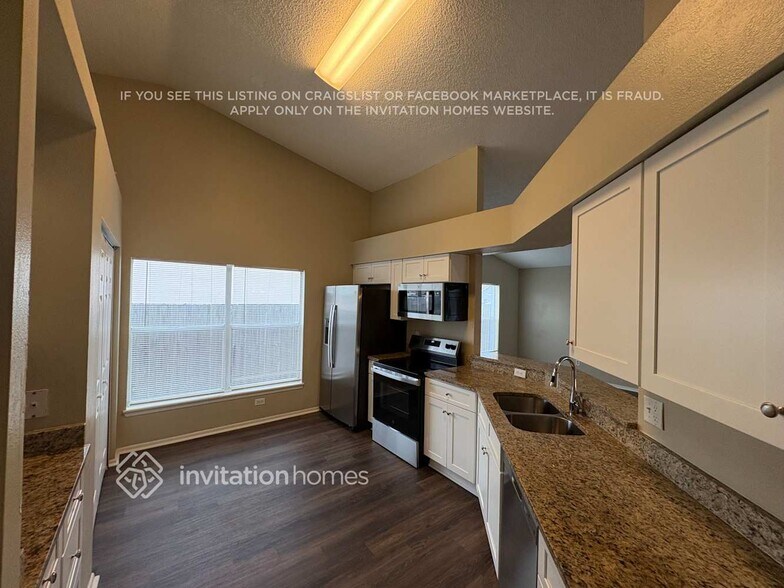 Building Photo - 4704 Bloom Dr
