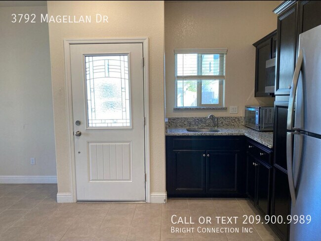 Building Photo - 3792 Magellan Dr