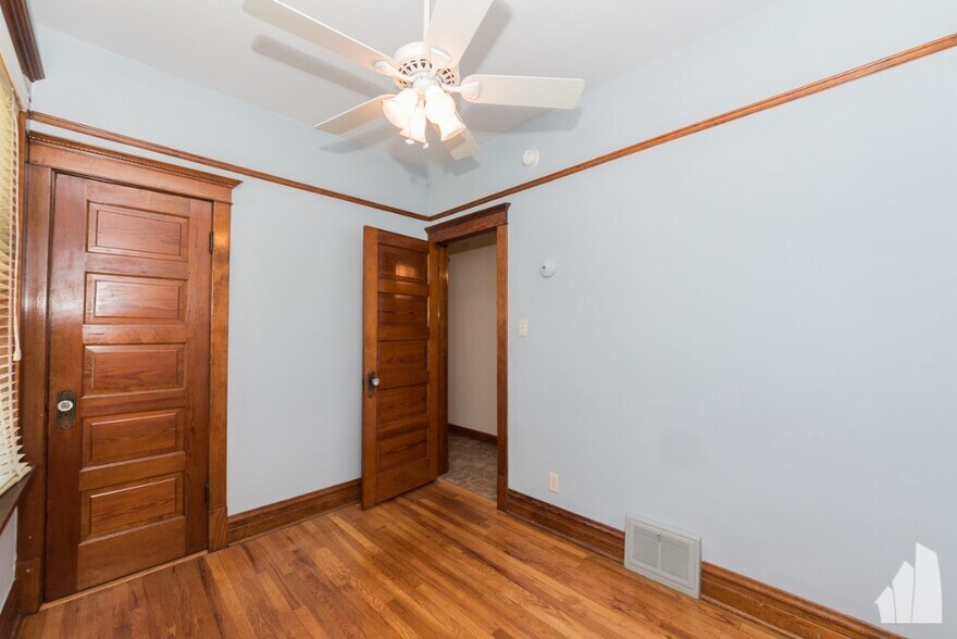Building Photo - 3710 N Damen Ave