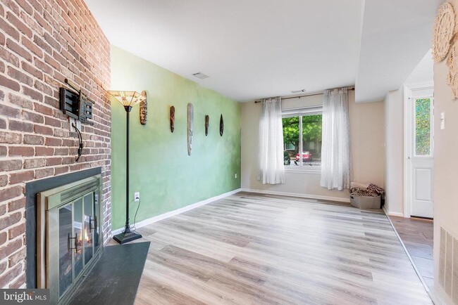 Building Photo - 7329 Split Rail Ln