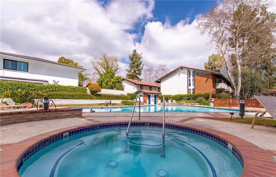 Building Photo - 31555 Lindero Canyon Rd