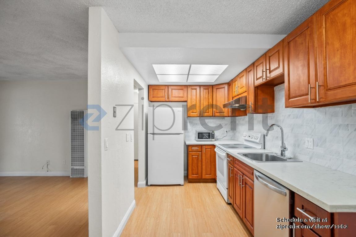 Building Photo - 1079 Tekman Dr