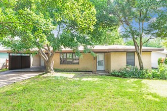Building Photo - Classic Austin Home in Windsor Park