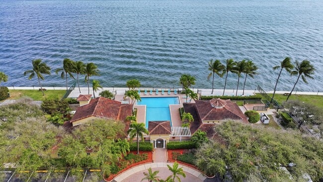 Building Photo - 1155 Lake Shore Dr