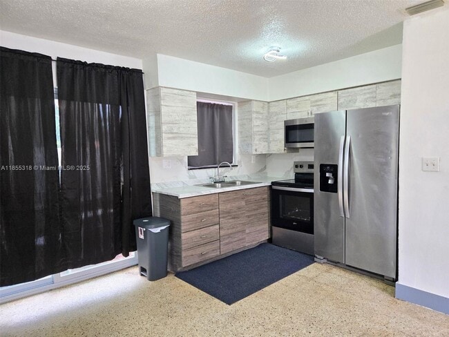 Building Photo - 4101 SW 54th Ct