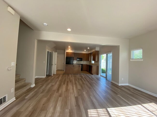 Building Photo - Rare Liberty Lake Townhome in Rocky Hill – 3 Bed, 2.5 Bath End Unit Available July 15th