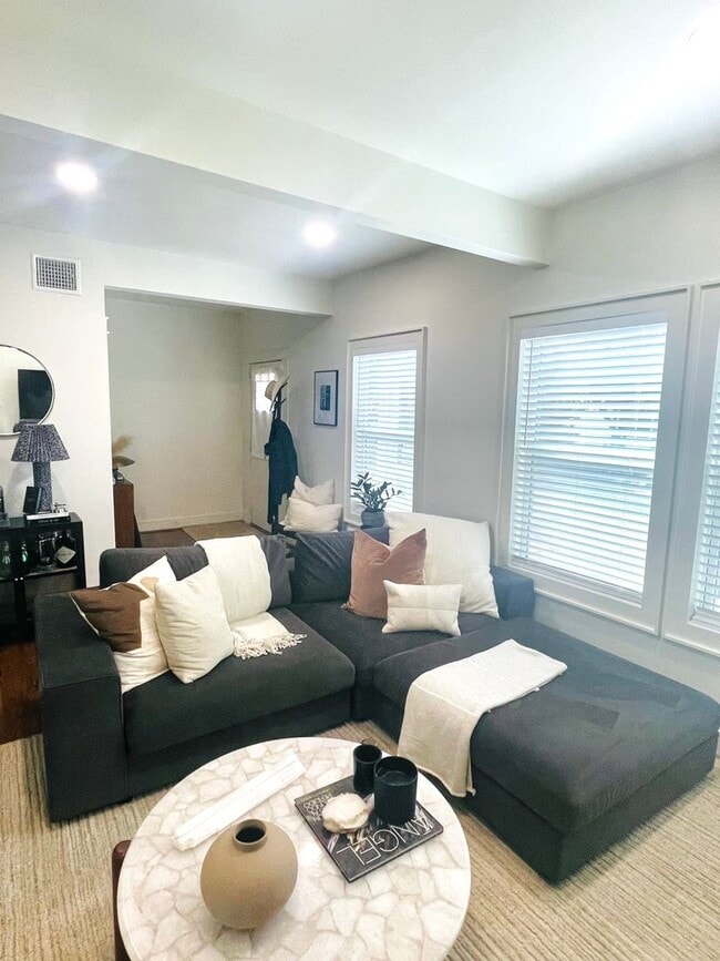 Building Photo - 4004 Roswell St