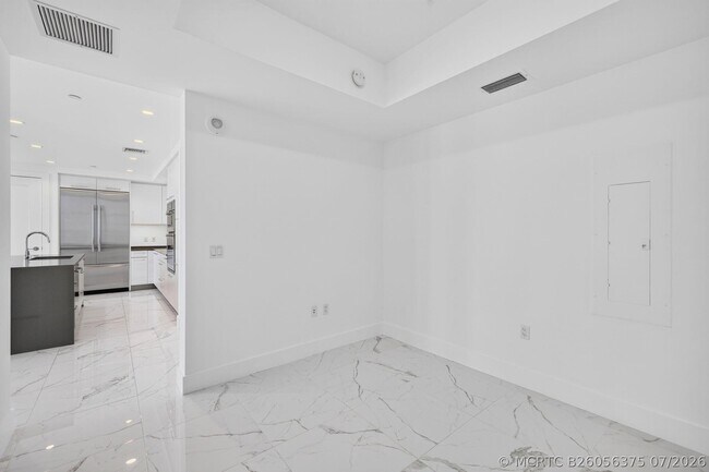 Building Photo - 100 E Las Olas Blvd