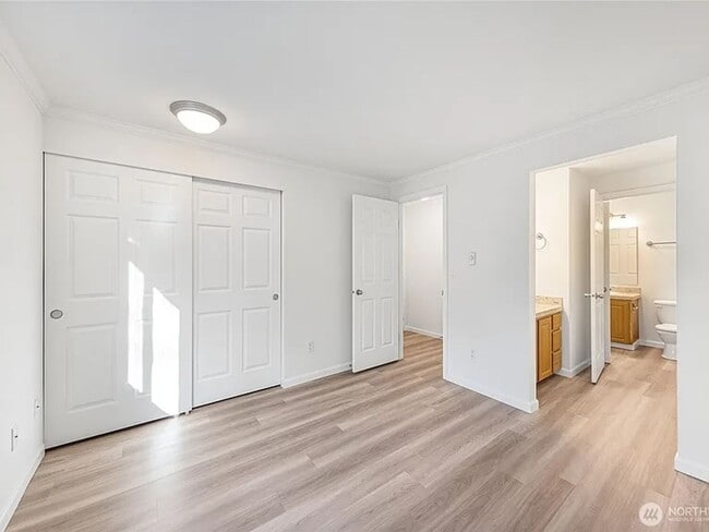 Building Photo - Modern First-Floor 1BR Condo | Near Totem Lake, Juanita Beach & Major Tech Employers