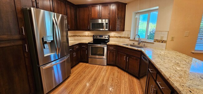 Building Photo - 3083 Funston Dr