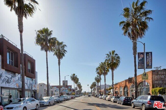 Building Photo - 310 Washington Blvd