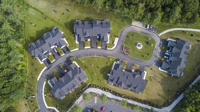 Building Photo - 19 Lily Pond Ln