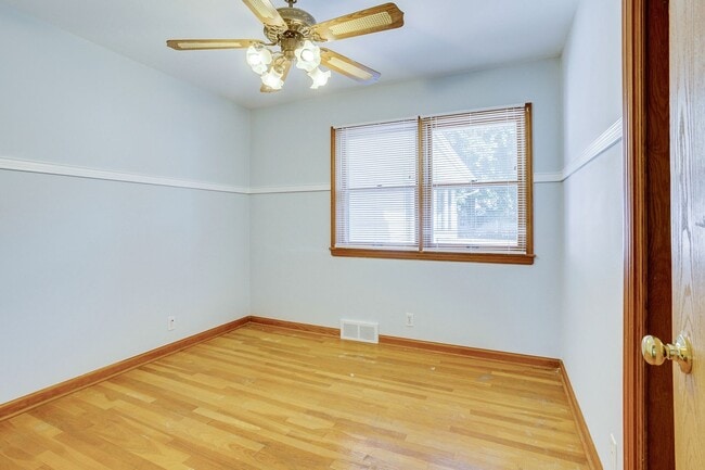 Building Photo - 3 bedroom, 2 bath Ranch -AVAILABLE AUGUST
