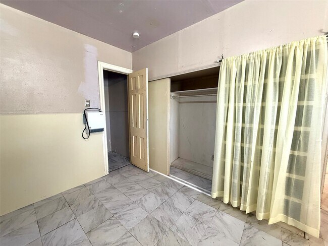 Building Photo - 5004 Irvington Blvd