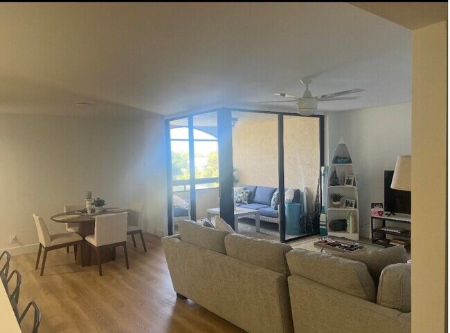 Building Photo - 955 Egret Cir