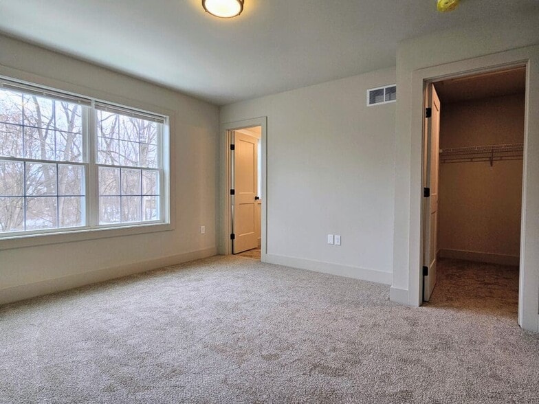 Building Photo - 950 N 9th St