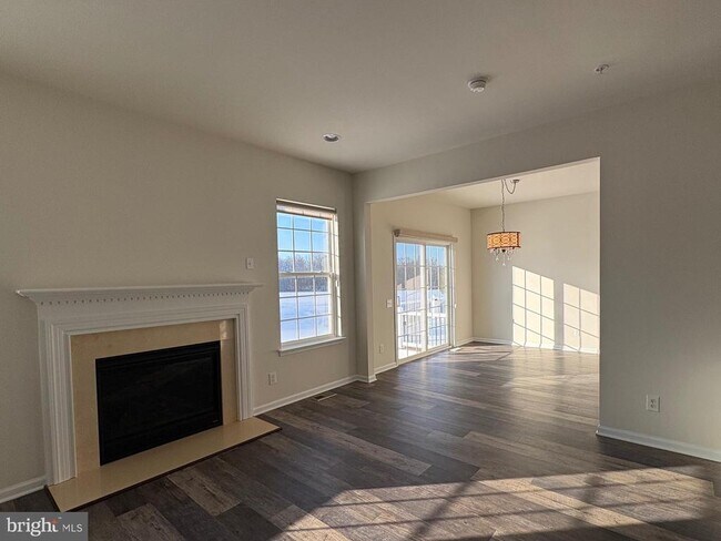 Building Photo - 142 Sills Ln