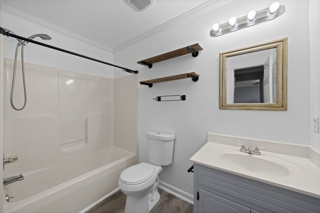 Building Photo - Cute home move in ready in the heart of Oak Grove- close to Fort Campbell and Shopping!