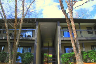 Building Photo - Campus View Apt-Walking Distance to UGA!