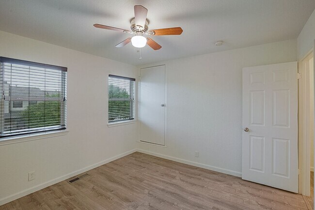 Building Photo - 7800 Northcrest Blvd