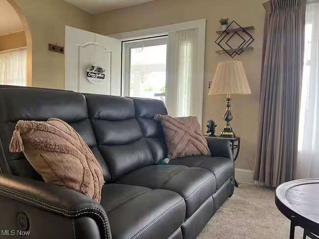 Building Photo - 369 E Tuscarawas Ave