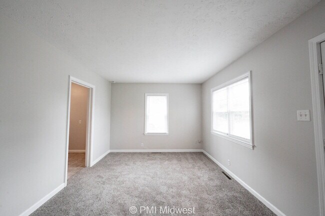 Building Photo - "Charming 3-Bed Home in Indianapolis – Coz...