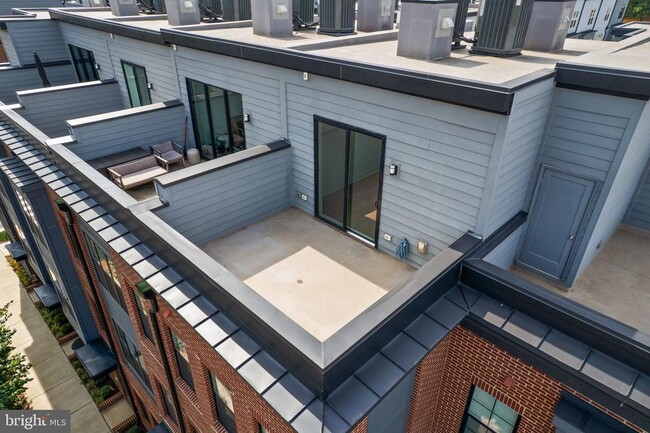 Building Photo - 1862 Michael Faraday Dr.