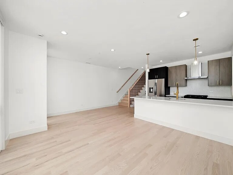 Primary Photo - 2700 W Jackson Blvd