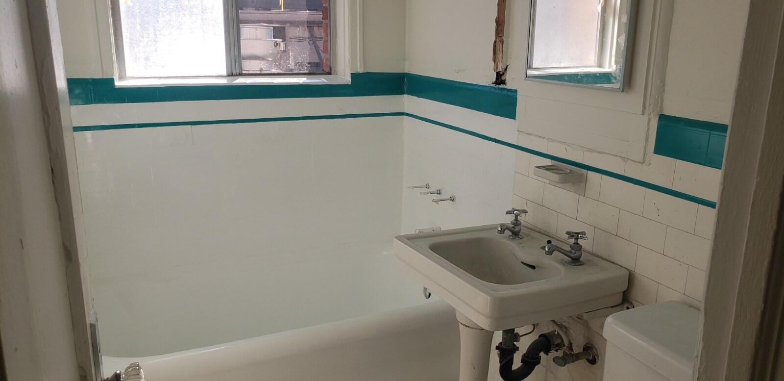 Building Photo - 545 S Hobart Blvd