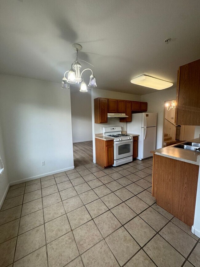 Building Photo - 3 Bedroom 2 Bath Condo in New Castle