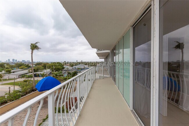 Building Photo - 7601 E Treasure Dr