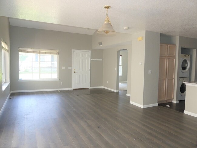 Building Photo - 3 bedroom home!!!
