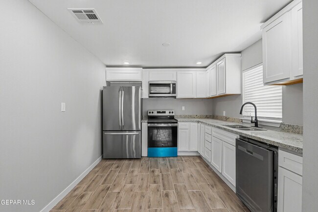 Building Photo - 10752 Mellward Rd