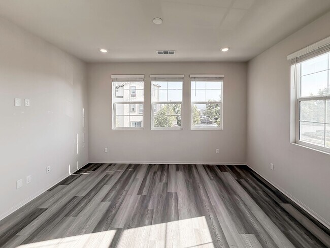 Building Photo - ~ AVAILABLE NOW ~ New Construction Home for Rent in the NEW Heirloom Farms Community in Temecula!