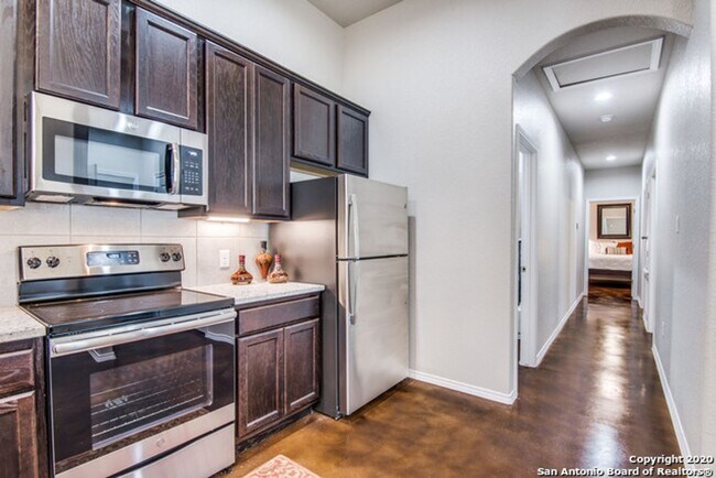 Building Photo - Modern Duplex Living in Seguin, TX